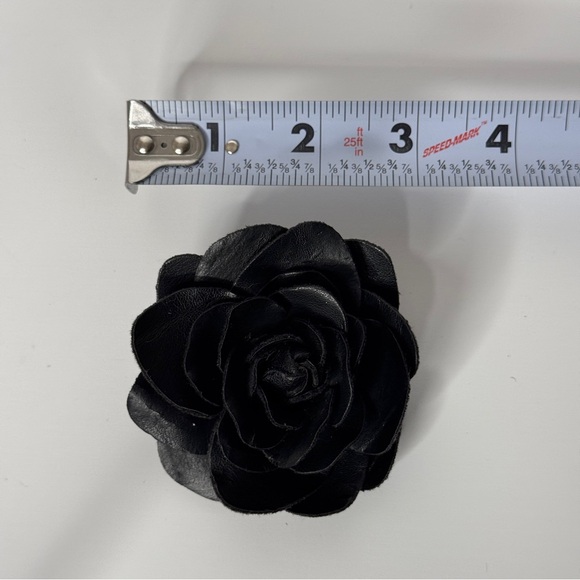 Black Faux Leather Rose Flower Pin Clip Brooch - Picture 4 of 4